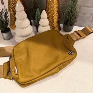 NWOT Lululemon Gold Everywhere Belt Bag